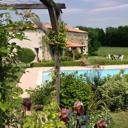 度假居 Maison Les Fleuries Saint-Quentin-de-Chalais